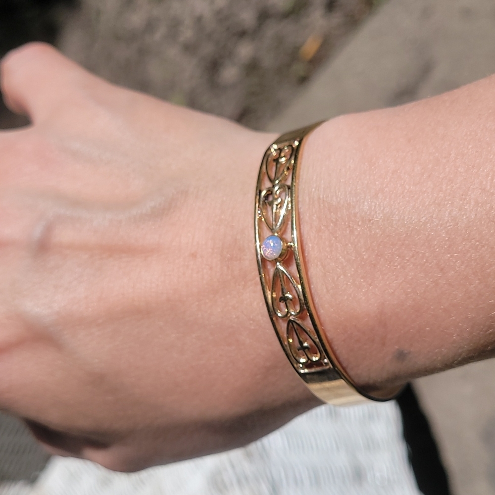 Vintage Avon Bracelet with stone. - Picture 6 of 8